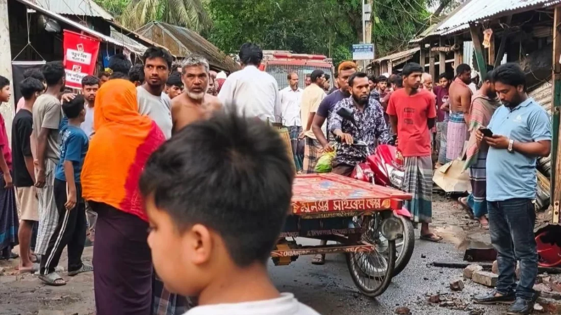 বাজারে আগুন নেভাতে গিয়ে সিলিন্ডার বিস্ফোরণ, নসিমন চালকের মৃত্যু